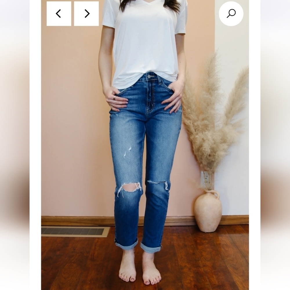 Vervet NWTs Blue Distressed Mom Jeans - Picture 4 of 8